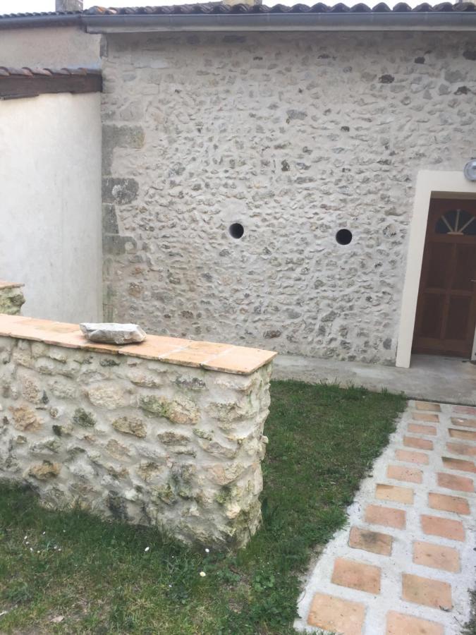Superbe Gite A La Campagne Dans Le Bordelais Saint-Vivien-de-Blaye Exterior photo